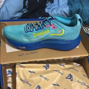 Brooks Run Disney 2026 Disneyland Marathon  - Teal and Blue